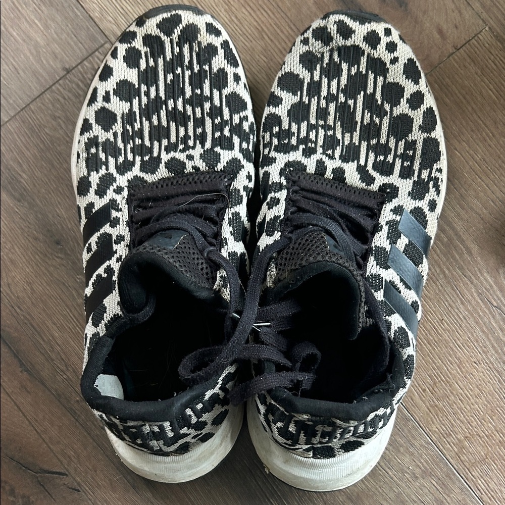 adidas Black & White Leopard Knit Sneakers ! 8.5 - Picture 2 of 9